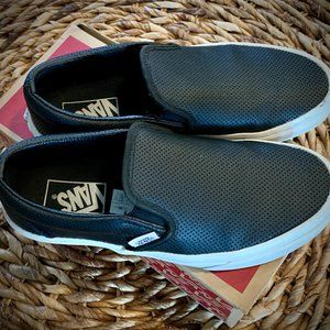 Womens size 6.5 Vans Classic Leather Slip on shoes